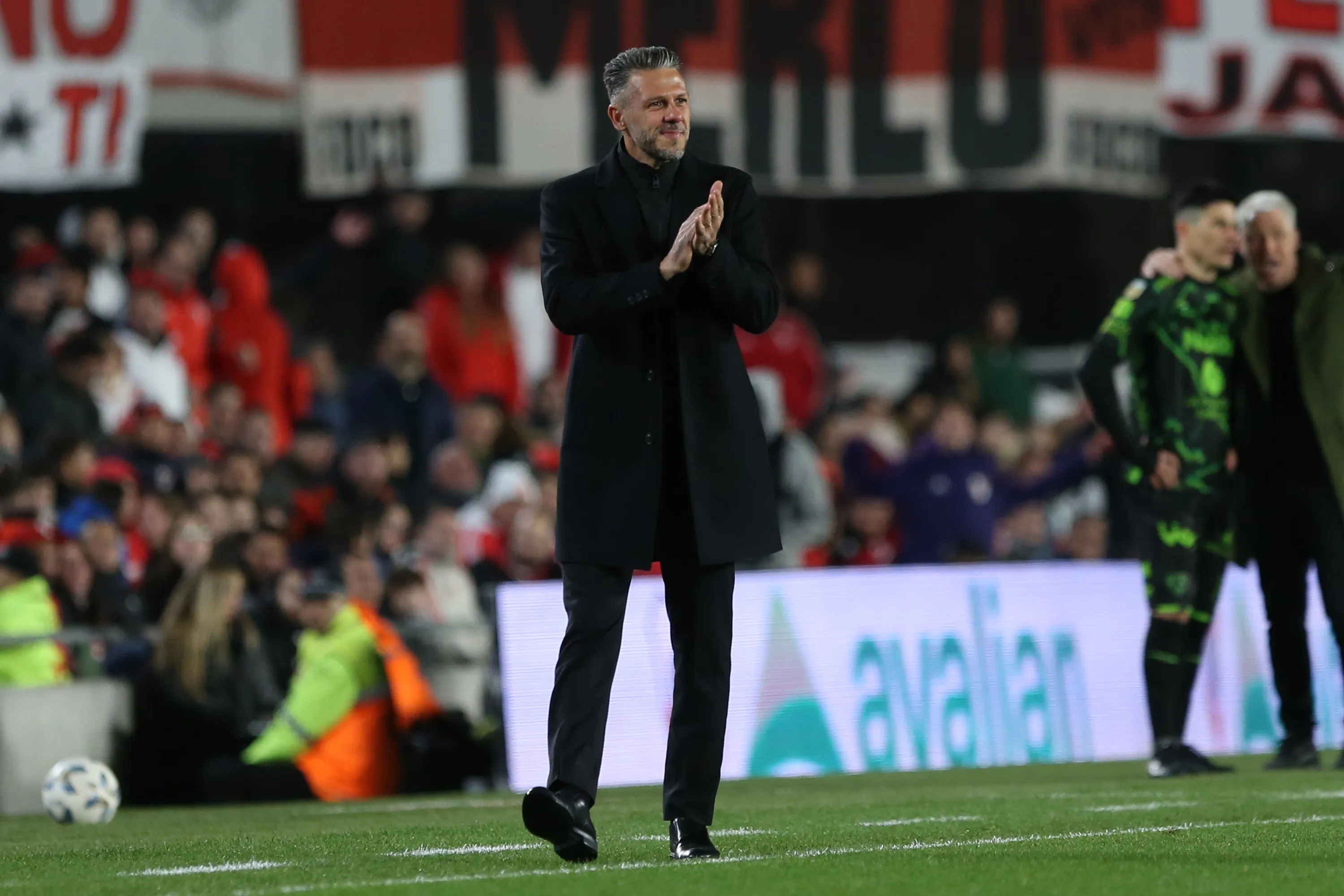 Demichelis podría volver a dirigir en el país después de casi dos años.