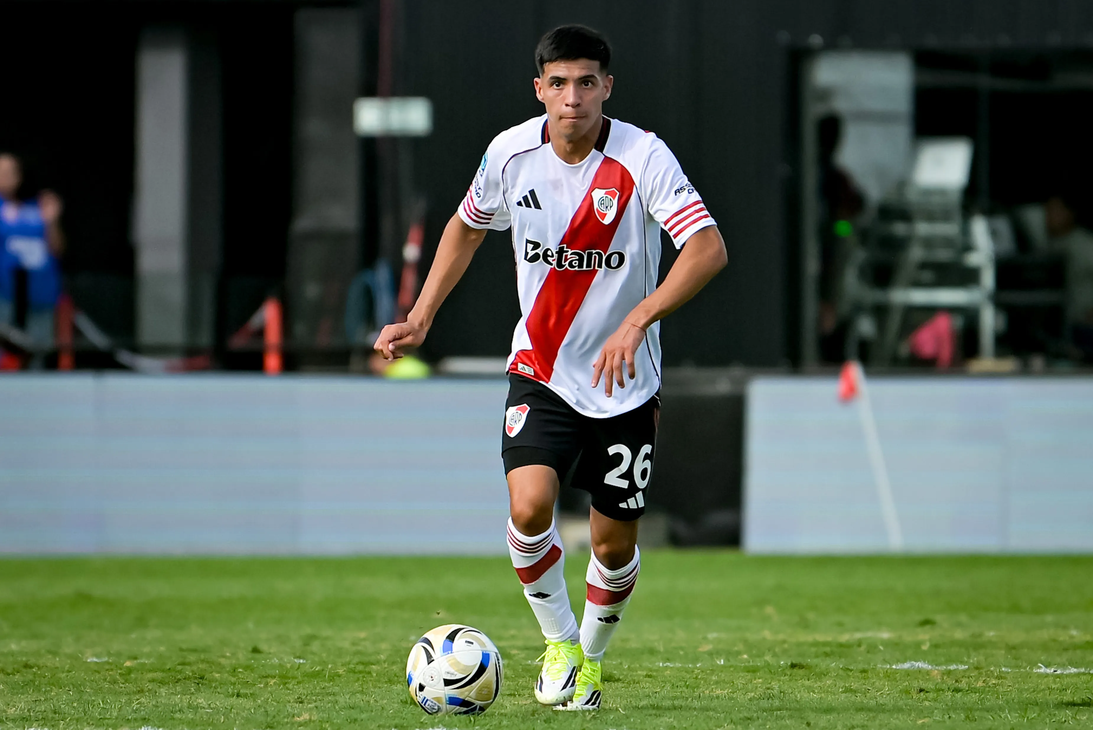 Galván buscará cumplir la ley del ex frente a Vélez y anotar su primer gol en River. (Getty Images)