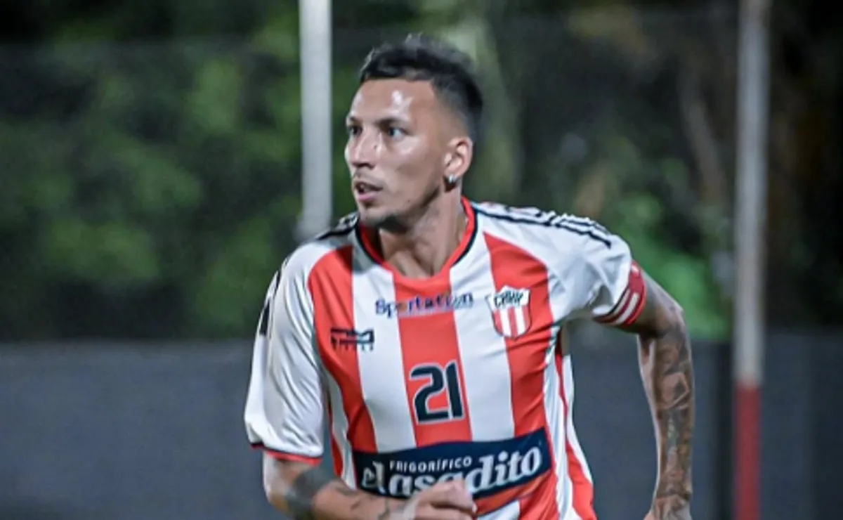 Vangioni con la camiseta de Riberas del Paraná.