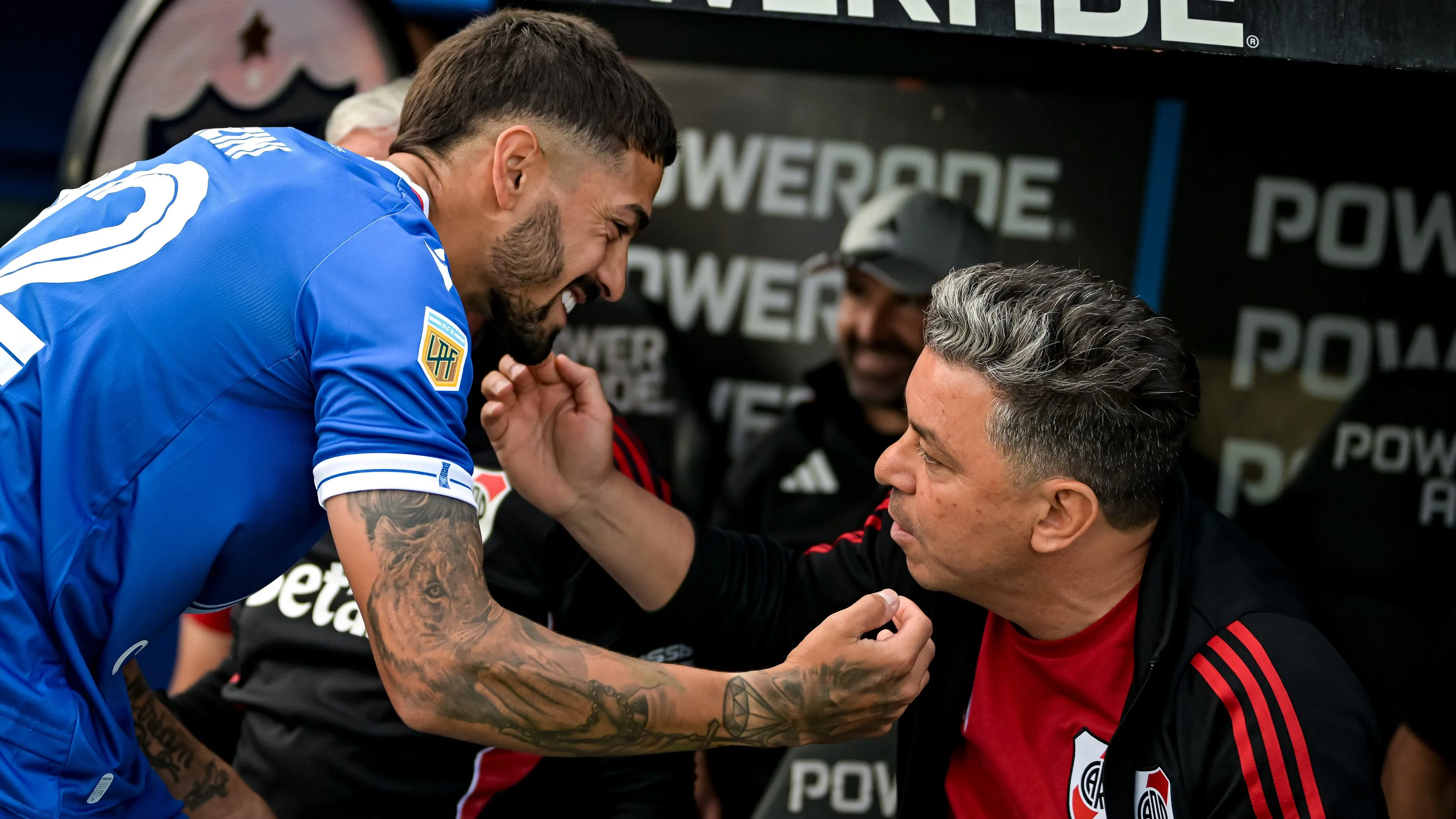 Lanzini y Gallardo se reencontraron en noviembre del año pasado durante el 0-0 en el Amalfitani.