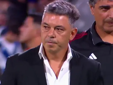 Mirada perdida y sin respuestas: el semblante de Gallardo al terminar el primer tiempo de vs. Vélez