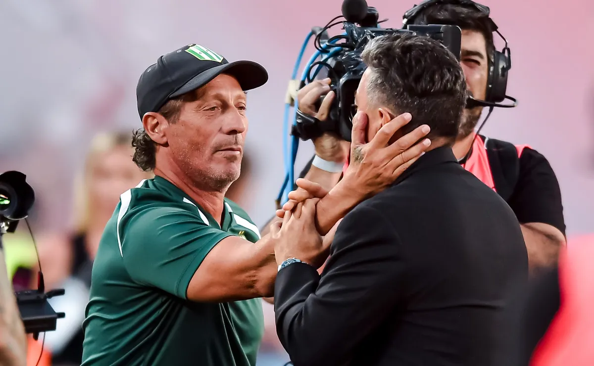 Pedro Troglio, rendido ante Gallardo.
