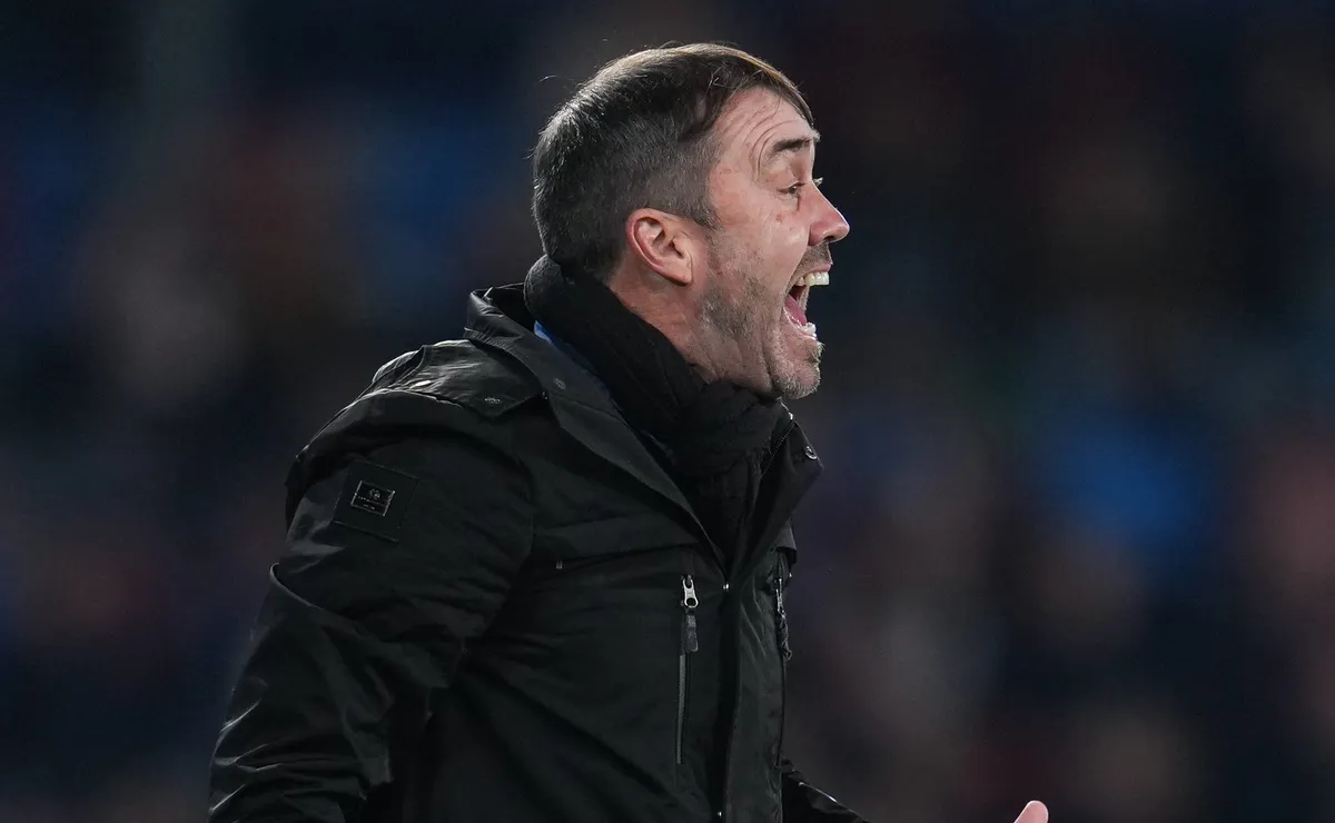 Con uno menos, Chacho Coudet perdió sobre el final su último partido antes de llegar a River