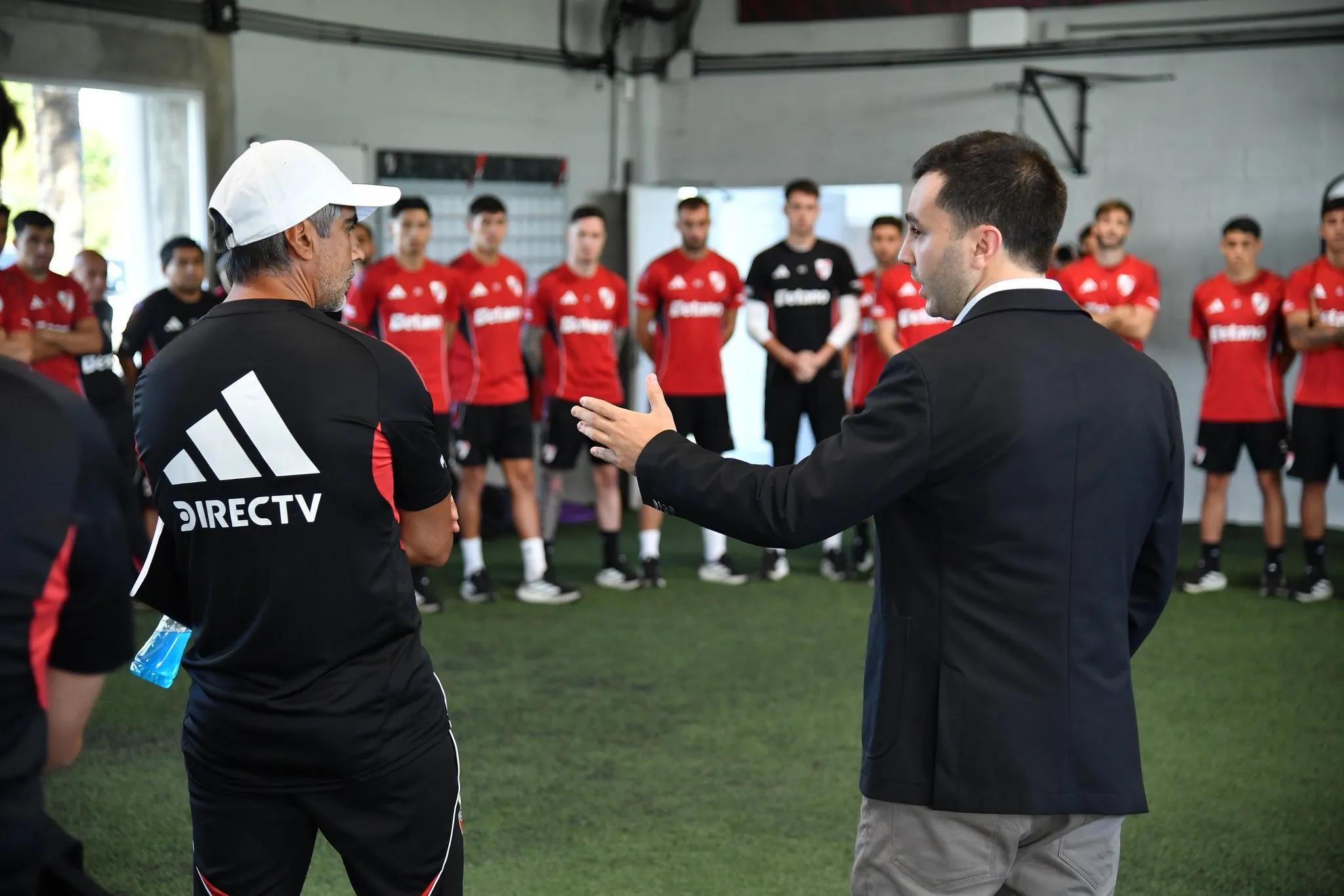 Escudero quiere al plantel unido para ganar en Mendoza esta noche. (Prensa River)