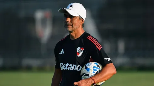 Los futbolistas que se quedan afuera del banco.