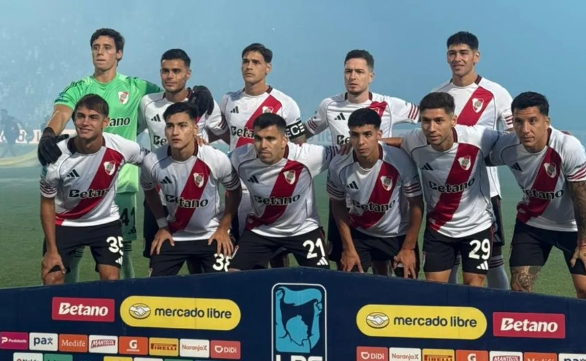 Los once de River que enfrentaron a la Lepra. Foto: @LigaAFA.