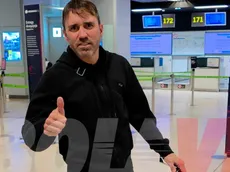 Coudet viaja a la Argentina para asumir en River y confirmó su cuerpo técnico: seguí en vivo el vuelo