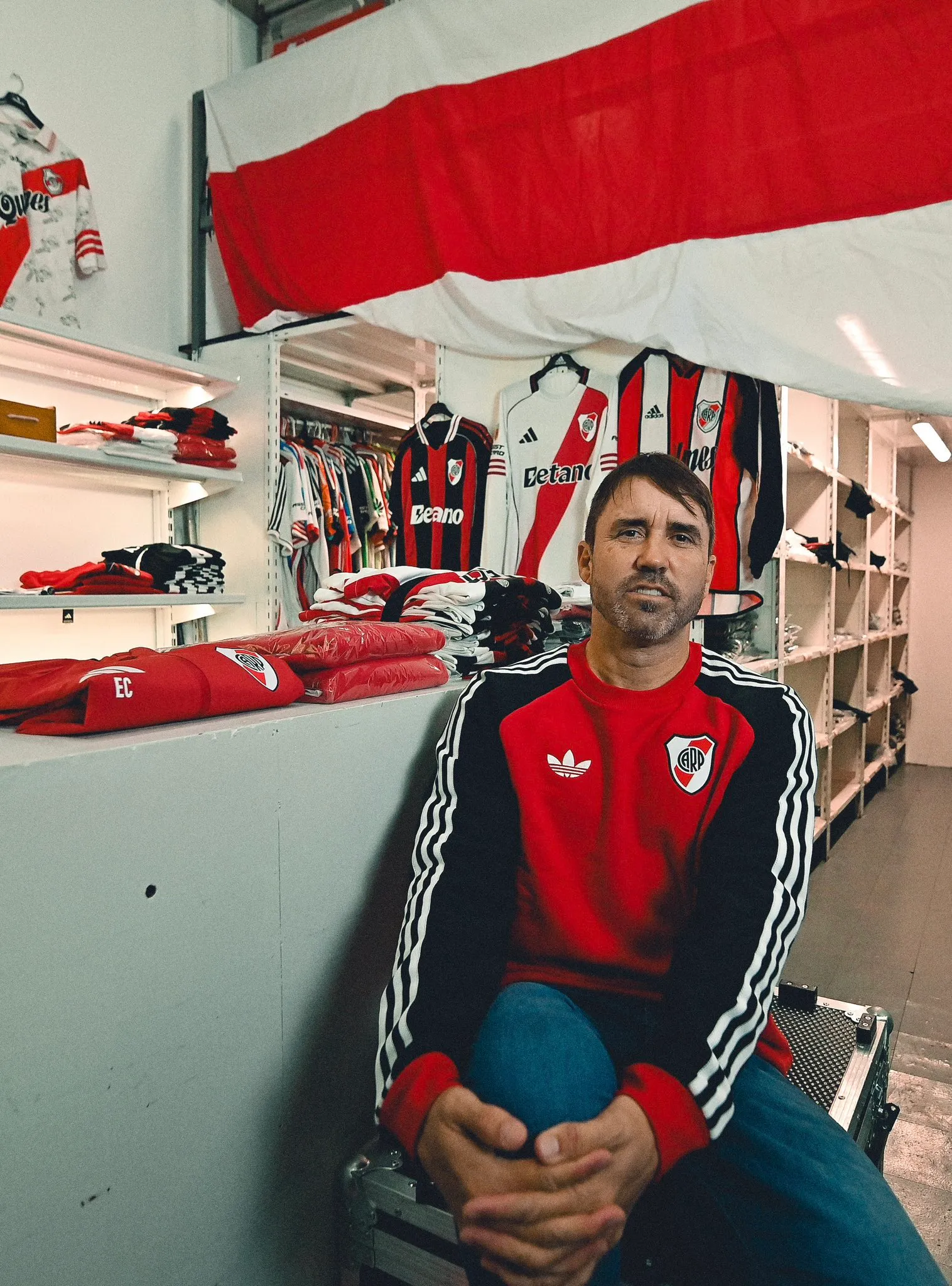 De vuelta en casa: la foto con la que River anunció al Chacho Coudet.