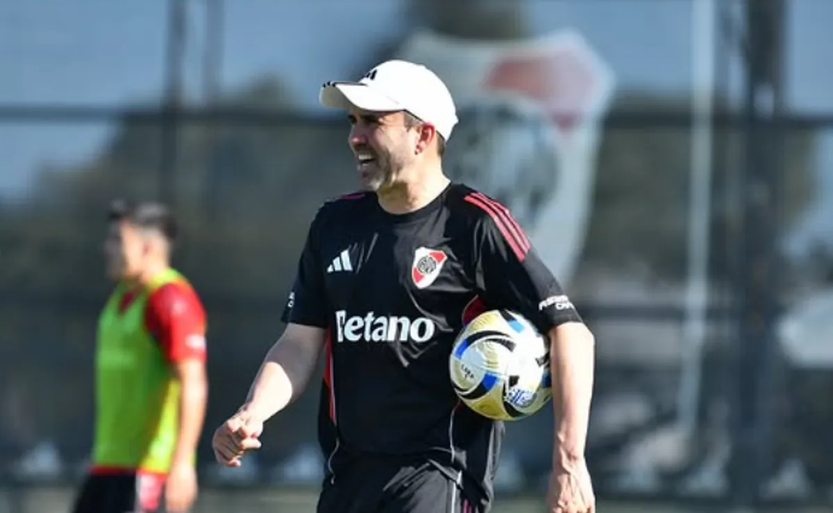 El Chacho dirigió su primera práctica como DT de River.