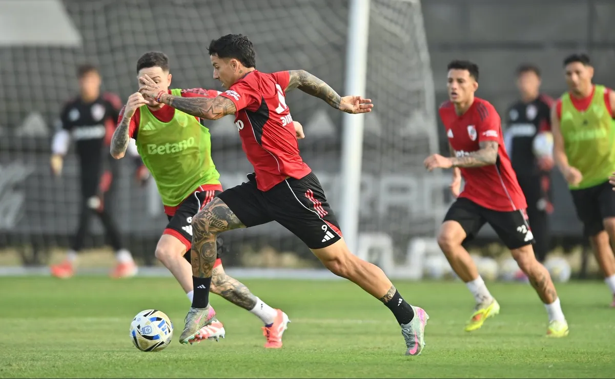 Las perlitas del segundo entrenamiento de Coudet en River: las reacciones a los goles de Galoppo y Colidio