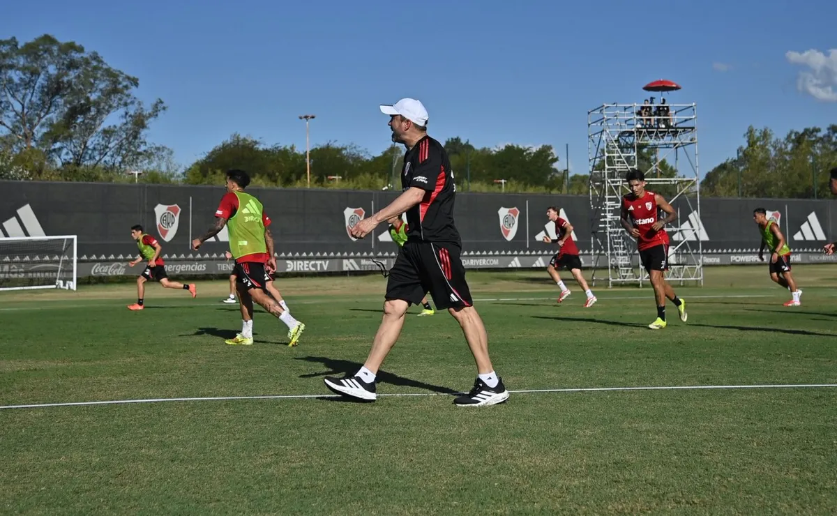 Preocupación en el entrenamiento por un jugador.