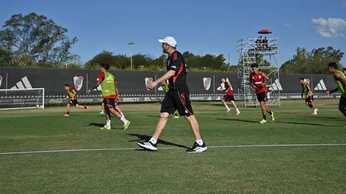 Preocupación en el entrenamiento por un jugador.