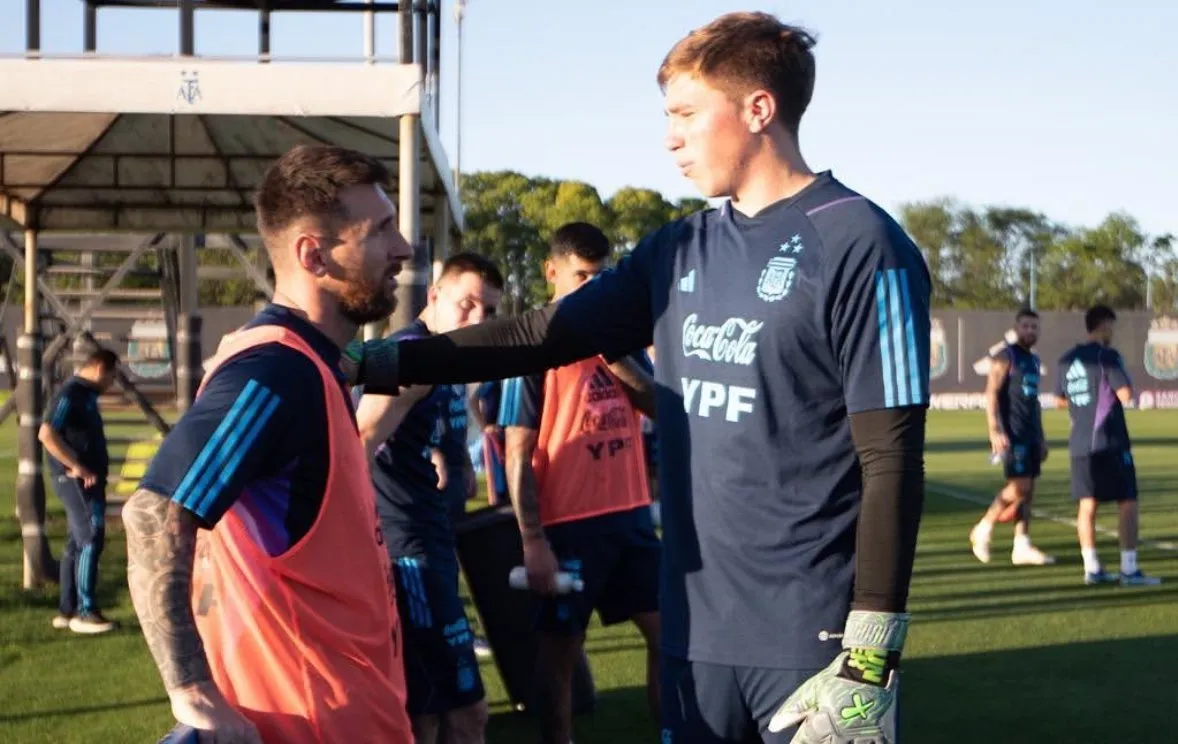 Martinet llegó a ser sparring de la Selección Mayor dirigida por Lionel Scaloni y compartió algunos entrenamientos con Messi y compañía.