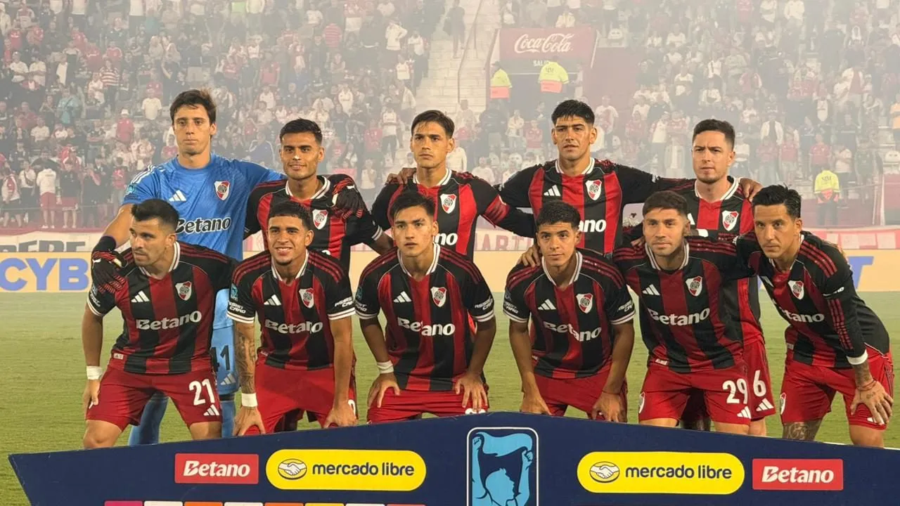Los once de River que jugaron ante Huracán en la presentación de Coudet. Foto: @LigaAFA.