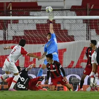 El atajadón agónico de Santiago Beltrán a Lucas Blondel para que River le gane a Huracán