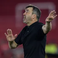 Un cambio y una duda: la formación que piensa Coudet para enfrentar a Sarmiento