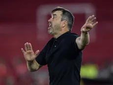 Un cambio y una duda: la formación que piensa Coudet para enfrentar a Sarmiento