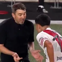 No se vio: las indicaciones de Coudet a Kendry Páez minutos antes del gol de River vs. Sarmiento y quién lo felicitó