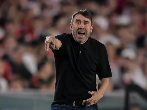 "Estás caminando, corré carajo": Coudet se volvió loco con un jugador en pleno partido con Sarmiento