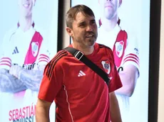 La decisión que tomó Coudet con los jugadores luego de la victoria con Sarmiento