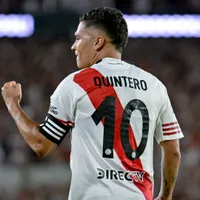 No se vio: a Juanfer le alcanzaron una botella ¡y la levantó para hacer jueguitos!