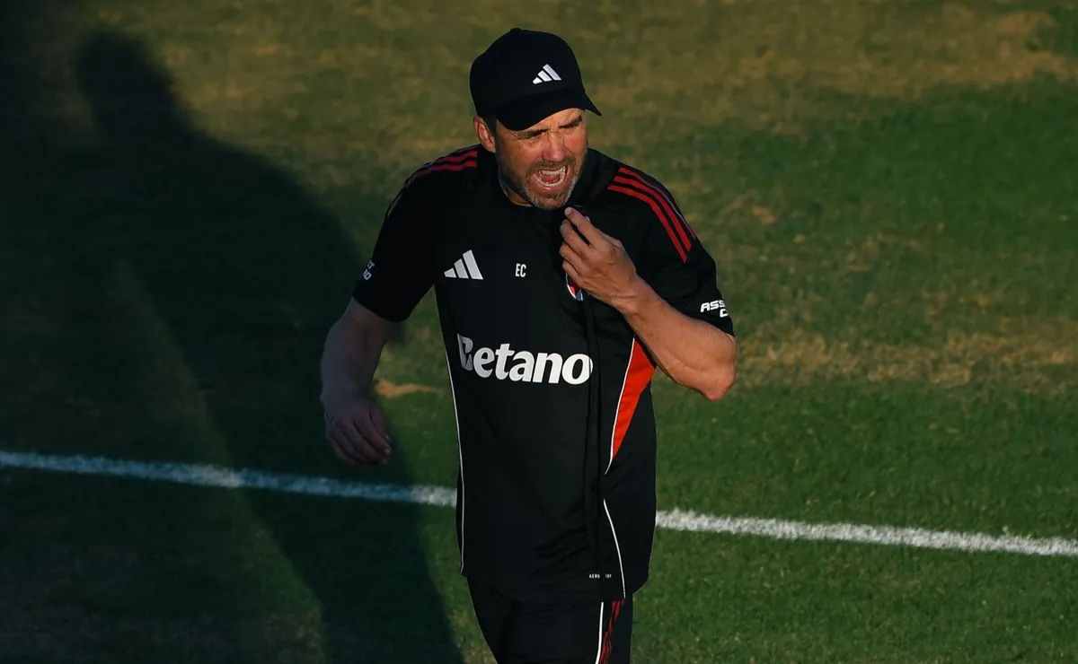 El Chacho comienza a pensar en su once para el domingo.