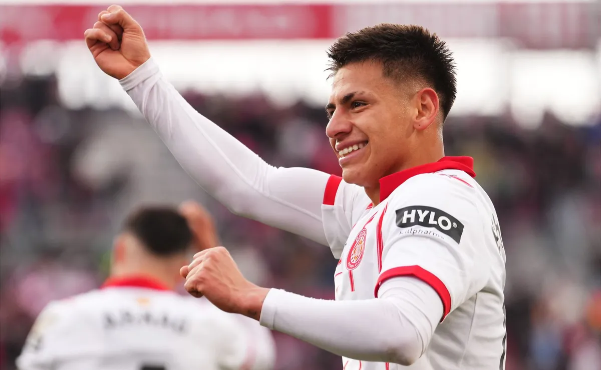 Echeverri sigue estando pendiente del club.