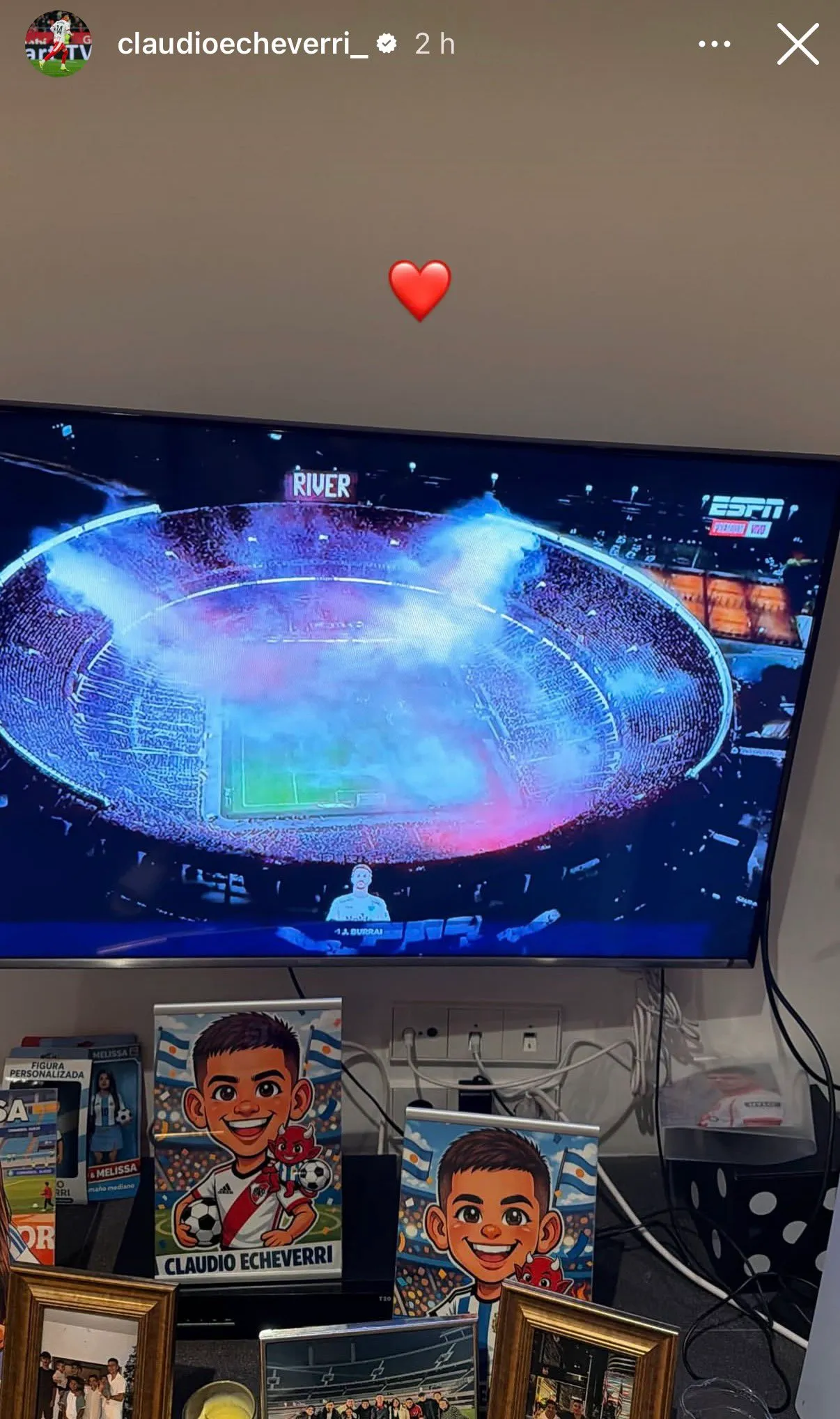 La historia que subió el Diablito con el partido de fondo.