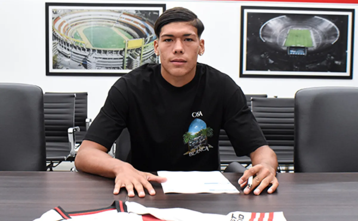 Brian Gutiérrez firmó su primer contrato.