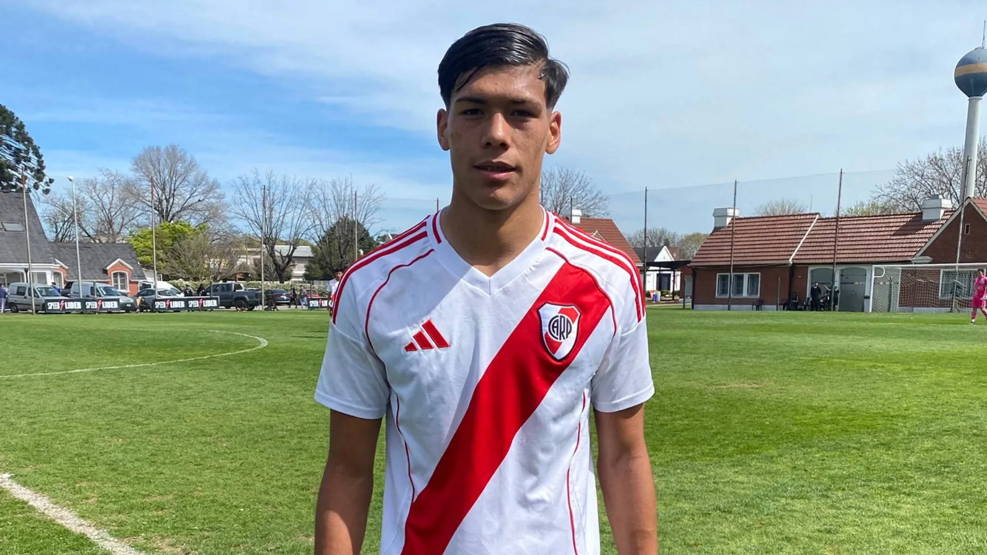Brian Gutiérrez, central zurdo de 19 años.