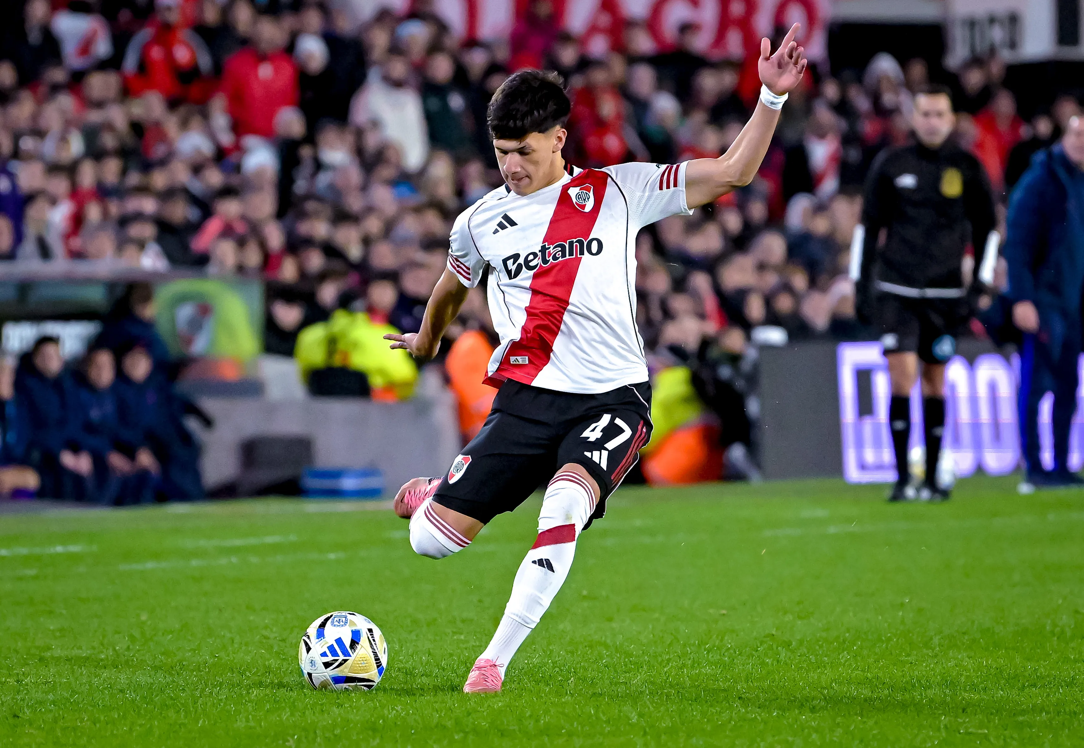 Meza, quien ya suma ocho participaciones con la Primera, volvió a jugar en Reserva tras superar un desgarro en el psoas. (Getty Images)