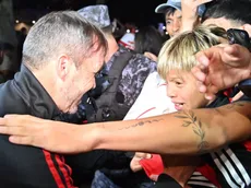 Locura por River en Río Cuarto: el gesto de Coudet con los hinchas