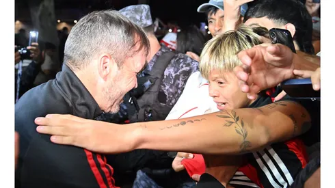 El recibimiento de los hinchas en Córdoba.