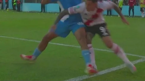 La otra polémica: el penal de Cobos a Driussi que le permitió a River abrir el partido
