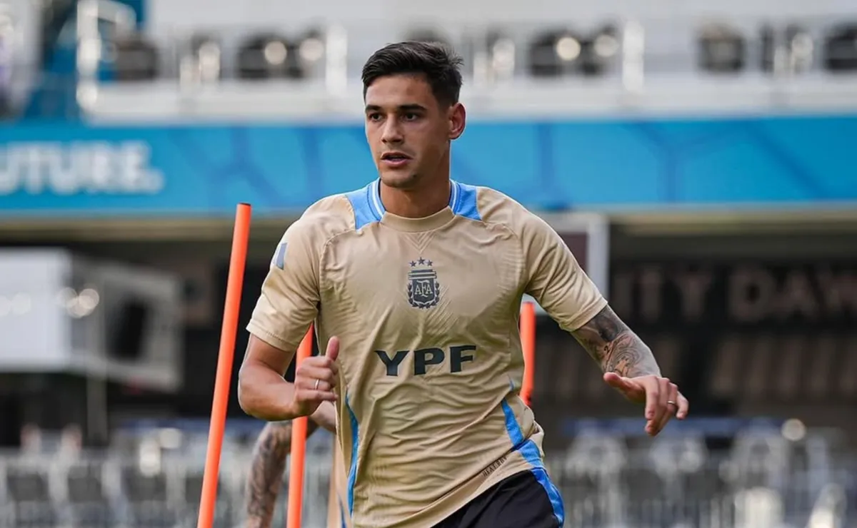 El defensor fue citado por Scaloni.