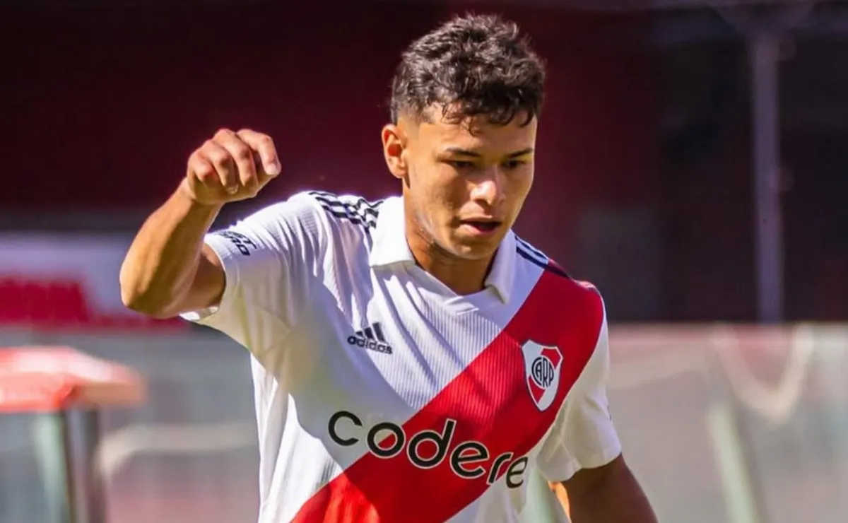 No consiguió club y volverá a jugar en Reserva.