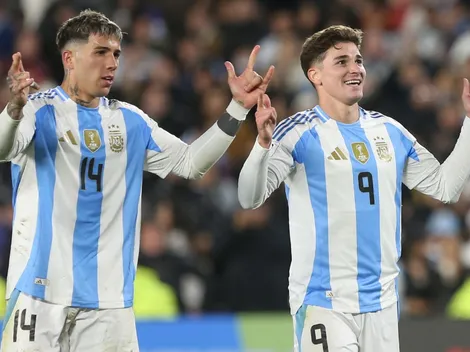 El reencuentro que todos esperaban: Julián y Enzo a puro abrazo en la Selección
