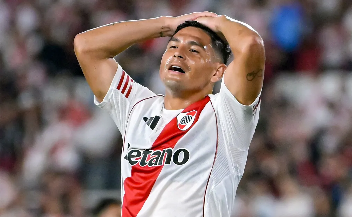 El delantero recibió una dura sanción.