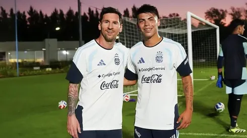 La foto entre Lionel Messi y Santiago Espíndola.