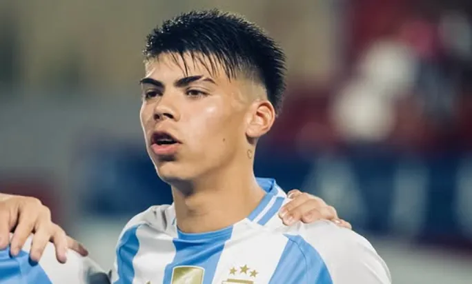 Además de sacarse una foto con Messi, Espíndola jugó en un amistoso de la Sub-20 contra Estados Unidos. (Instagram)