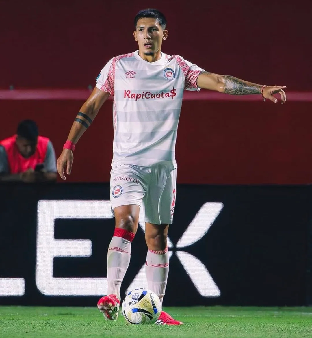 River consiguió una extensión del cupo por la cesión de Galarza Fonda y por eso Tobías Ramírez podrá jugar con el Manto Sagrado a partir de este semestre.