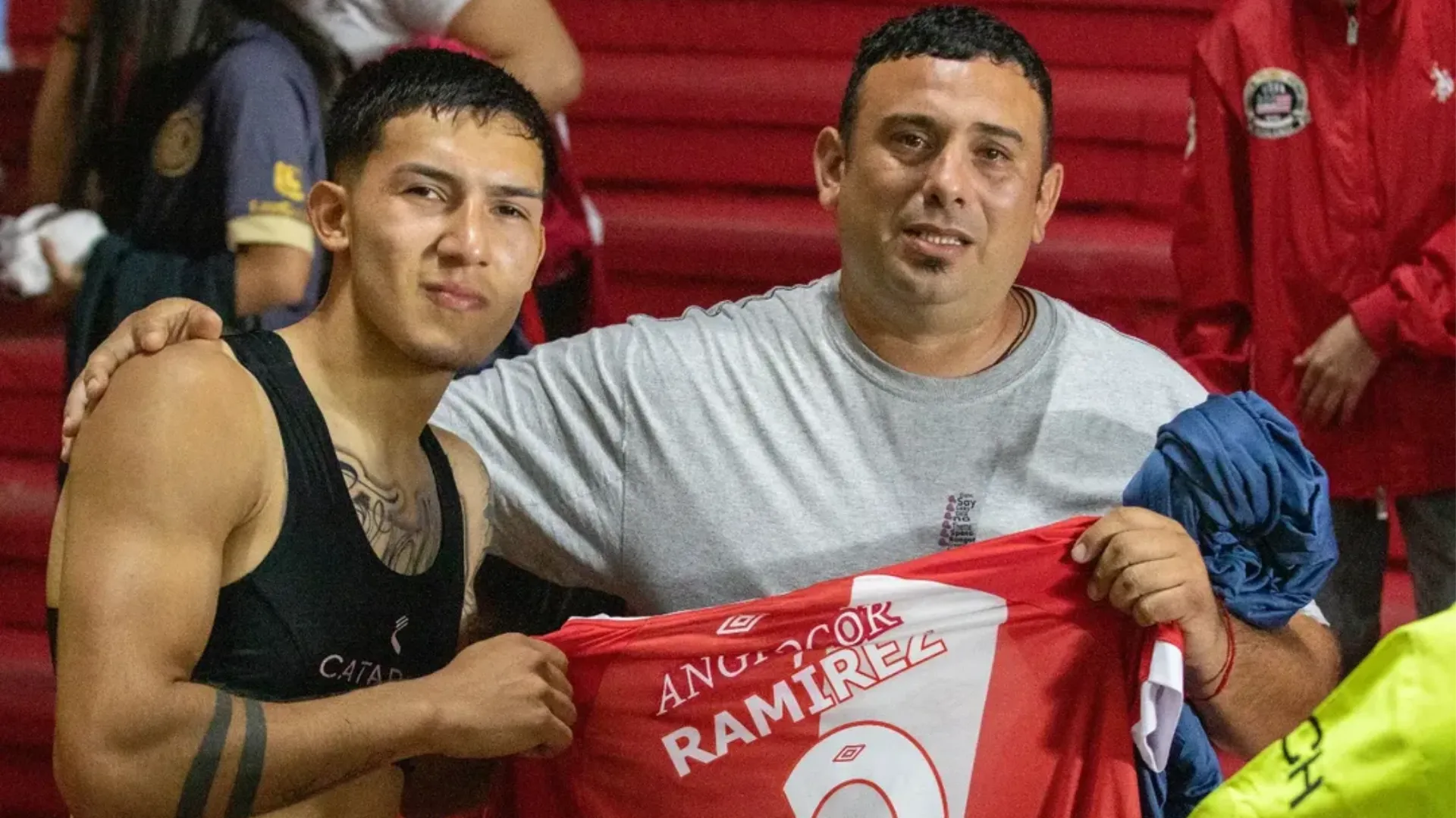 Tobías junto a su padrastro