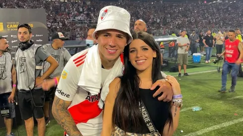 Enzo y Valu durante los festejos del Trofeo de Campeones 2021.