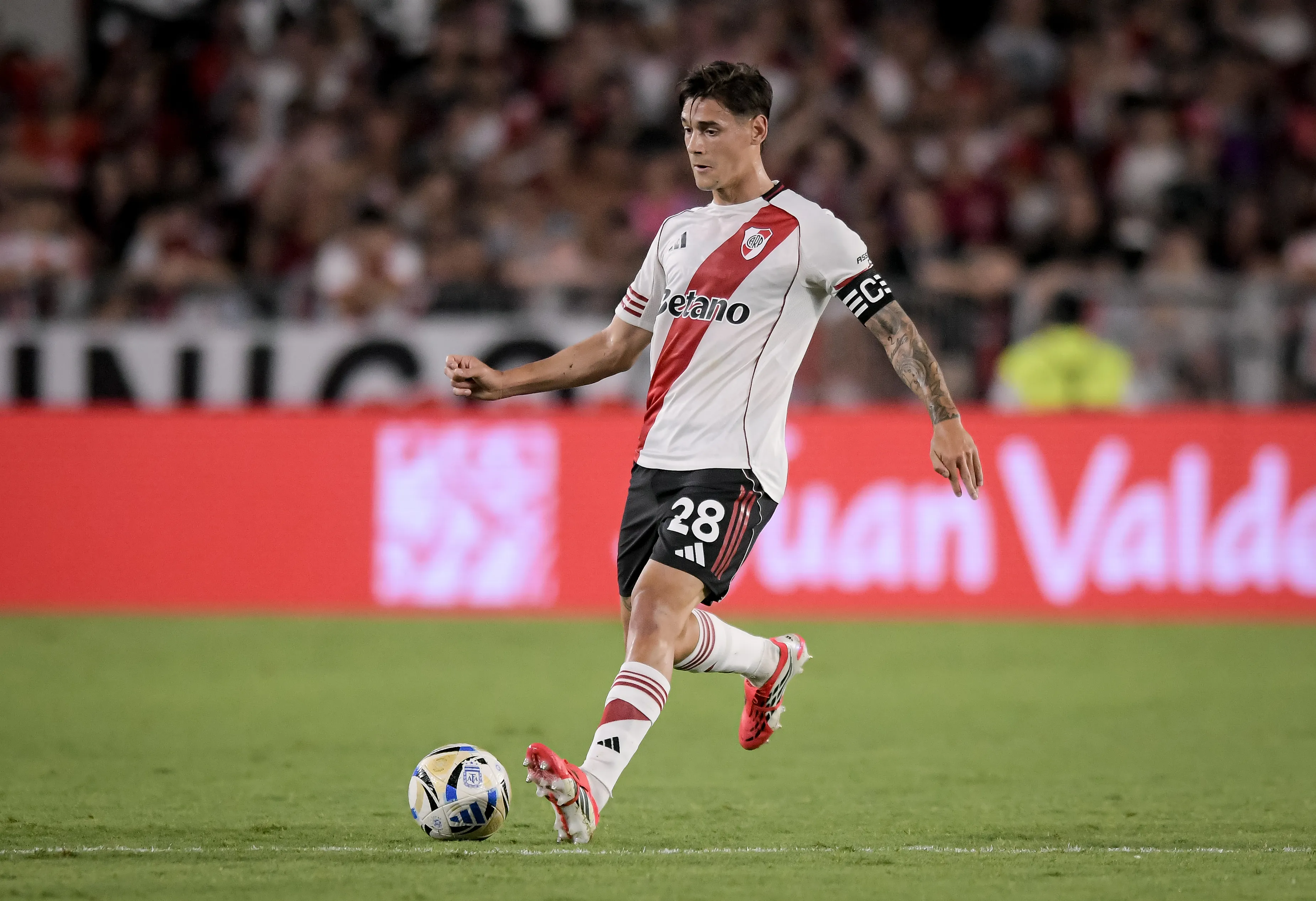 Martínez Quarta se consolidó como central titular junto a Lautaro Rivero y es el zaguero que más jugó en el año. (Getty Images)