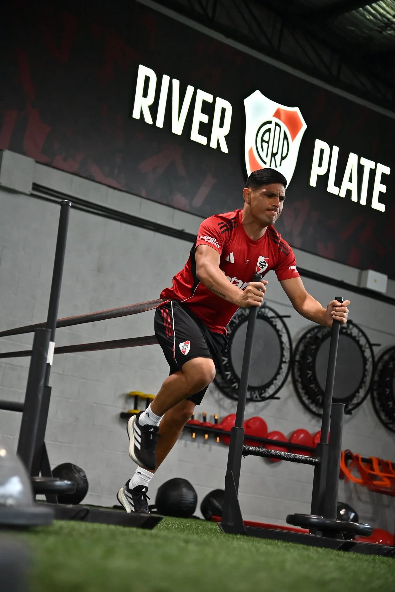 El plantel hizo trabajos tanto en el gimnasio como en cancha este sábado en el River Camp. (River Plate oficial)
