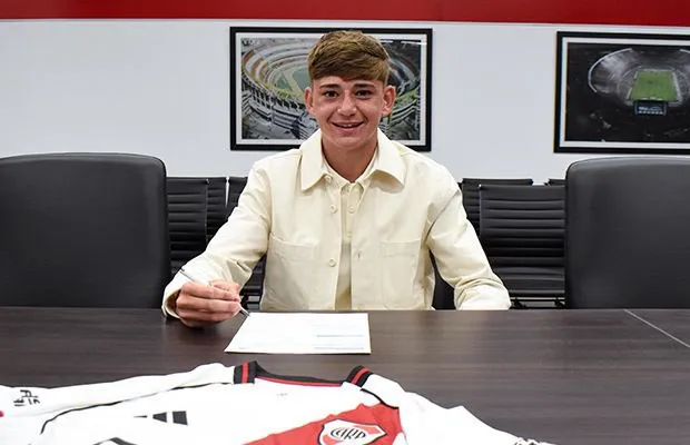 Gianfranco Ledestre, uno de los cinco convocados de River a la Sub-16 de Argentina que ya firmó contrato con el Millonario. (River Plate oficial)