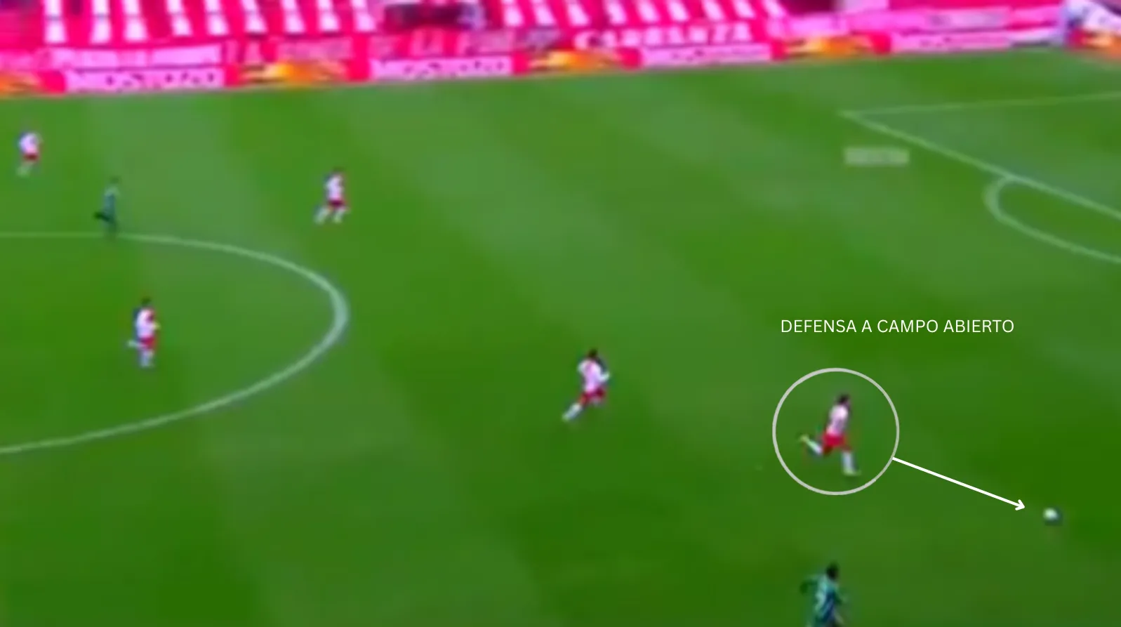 Ramírez defendiendo a campo abierto.