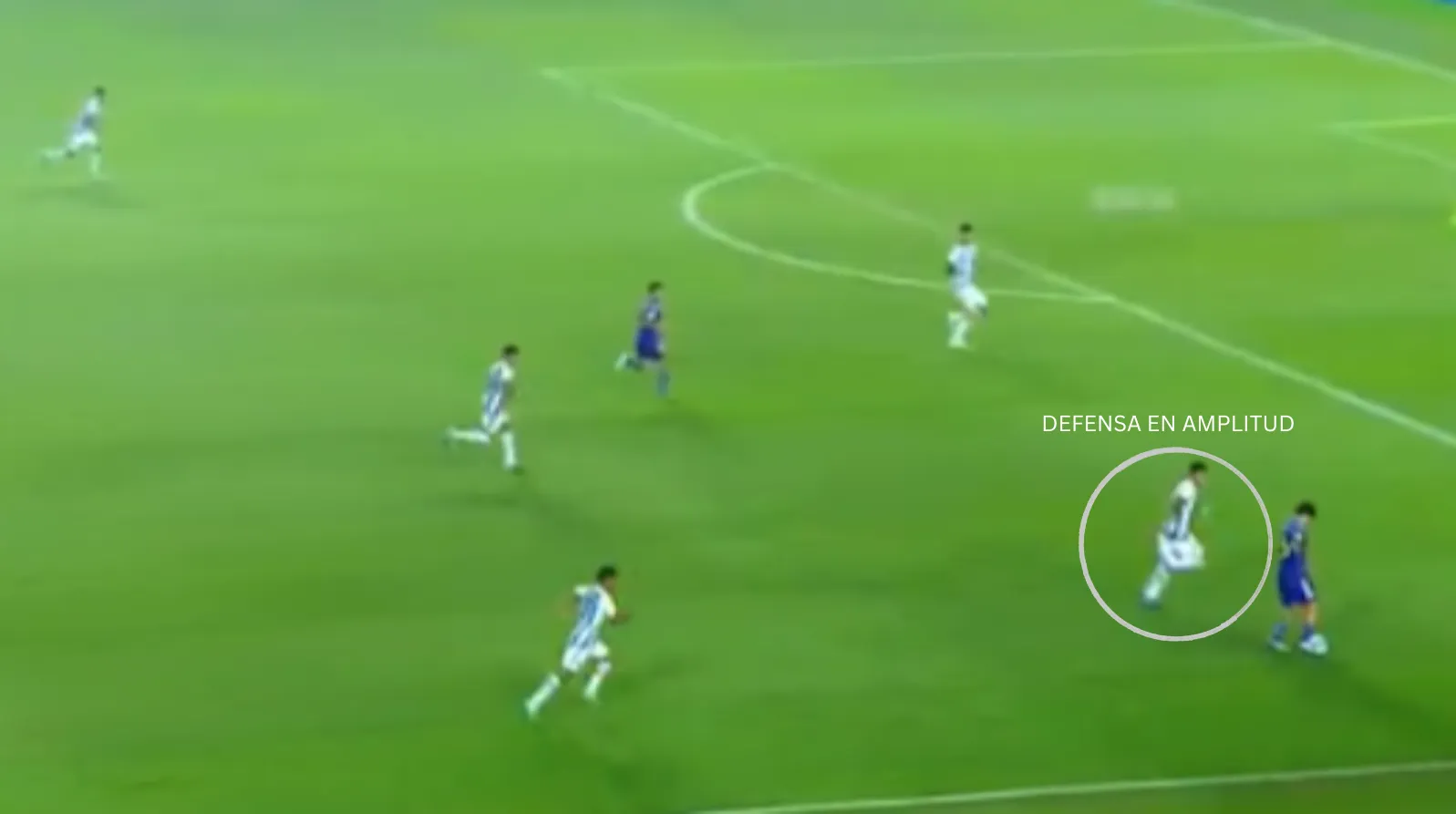 Ramírez defendiendo en amplitud.