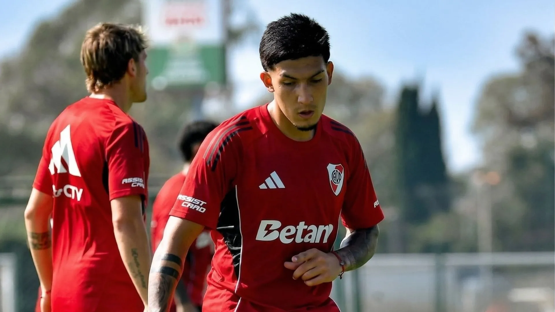 Tobías Ramírez ya entrena en River esperando su debut.