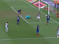 VIDEO | El gol en contra de Mammana en la derrota de Vélez que favorece a River